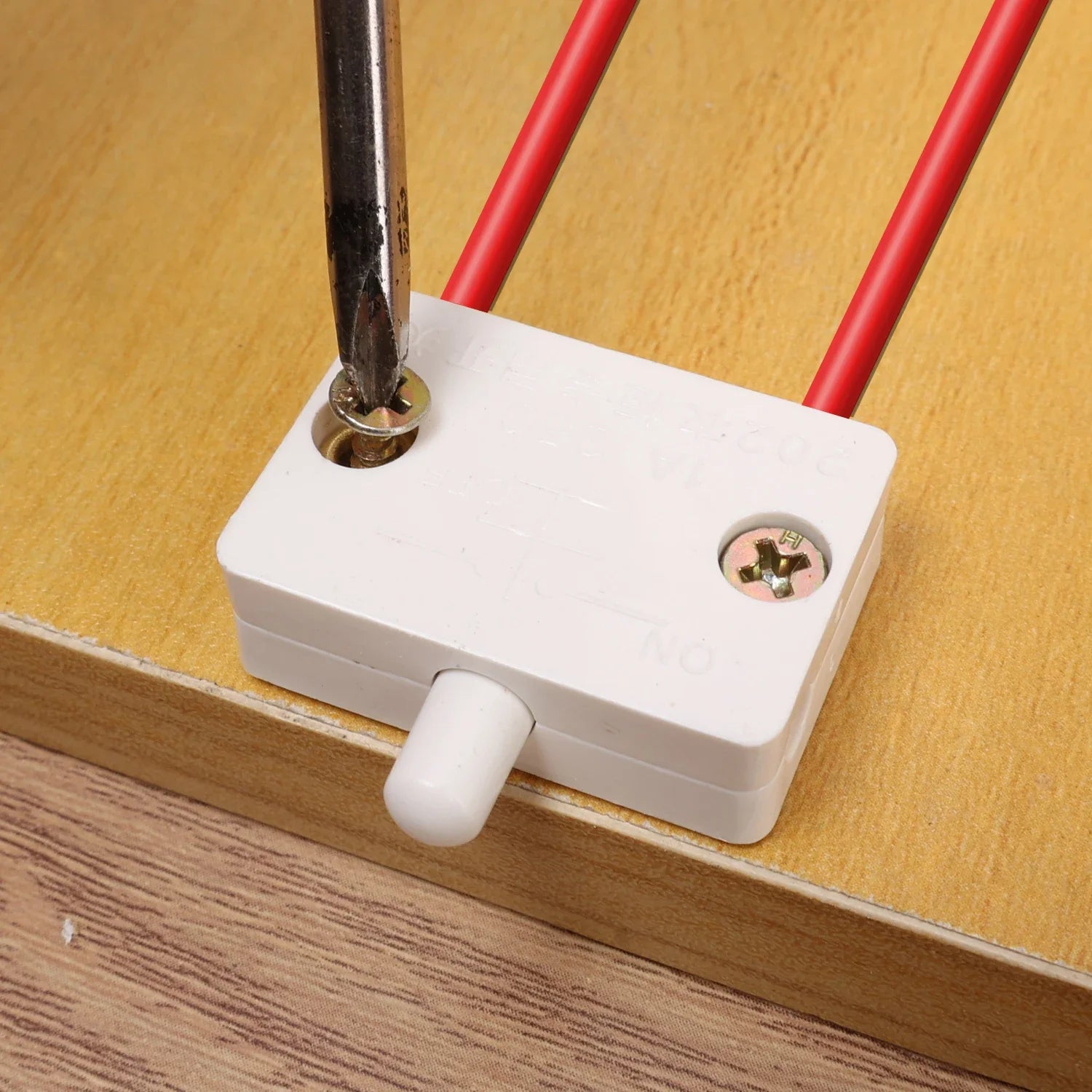 Wholesale Automatic Reset Cabinet Light Control Switch Wardrobe Closet Pantry White Black Normally Closed Lamp On Off Switch